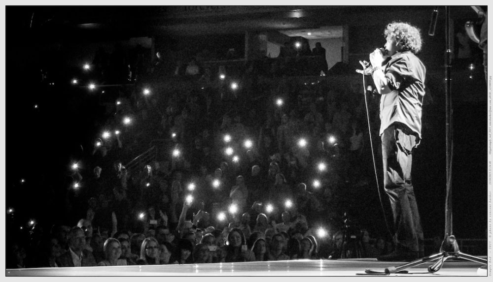 Simply Red performed 'Say You Love Me' at Riga in 2015